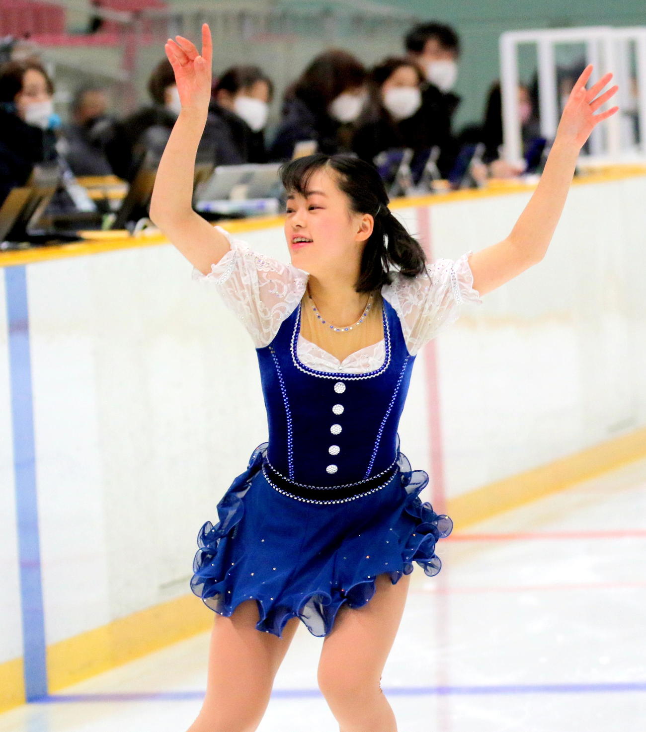 全国高校スケート選手権フィギュア競技　女子予選B（SP）を終え、首位に立った中京大中京の横井きな結（撮影・木下淳）