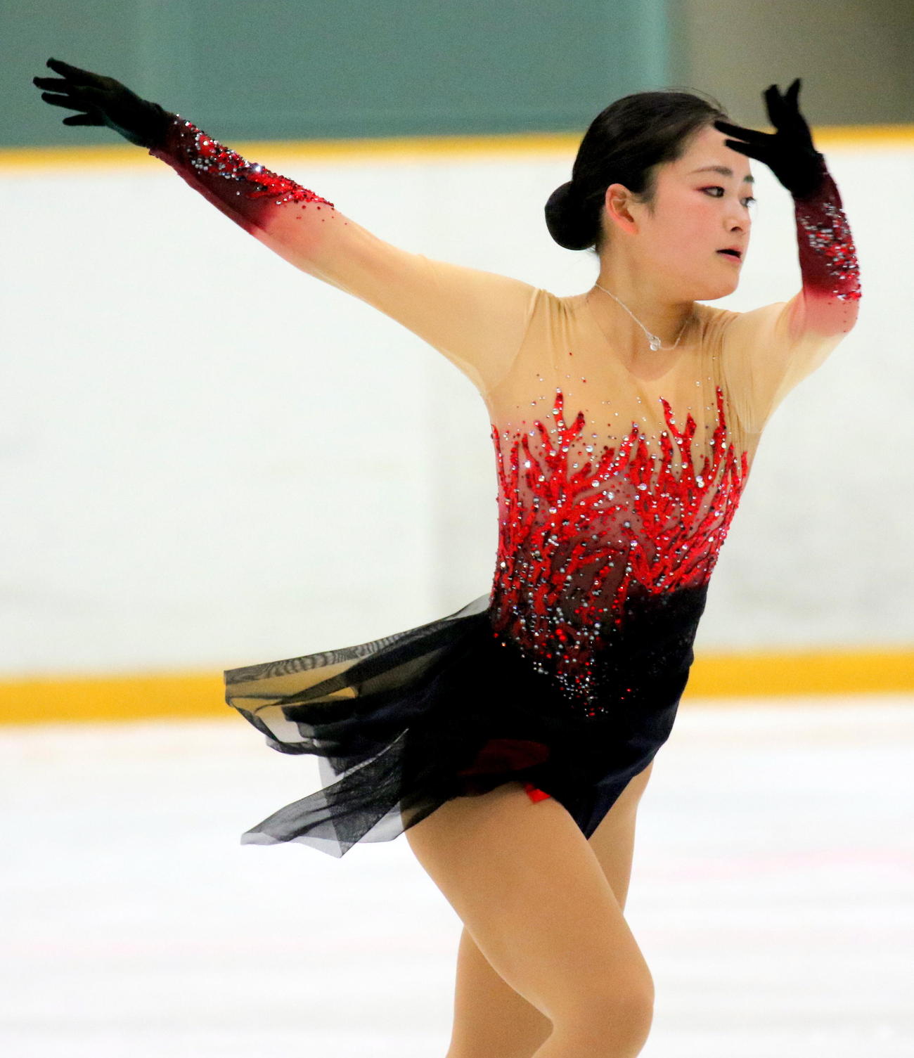 全国高校スケート選手権フィギュア競技　女子予選C（SP）で演技する青森山田の渡辺倫果（撮影・木下淳）