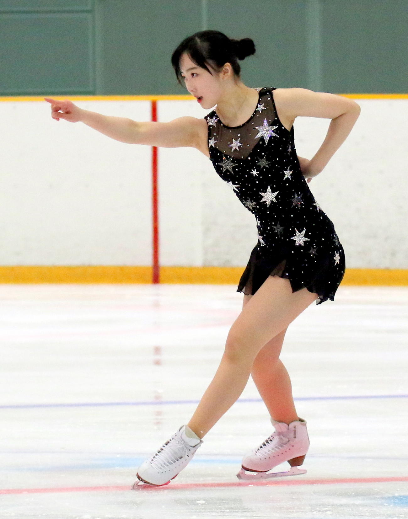 全国高校スケート選手権フィギュア競技　女子予選B（SP）で演技する青森山田1年の本田望結（撮影・木下淳）