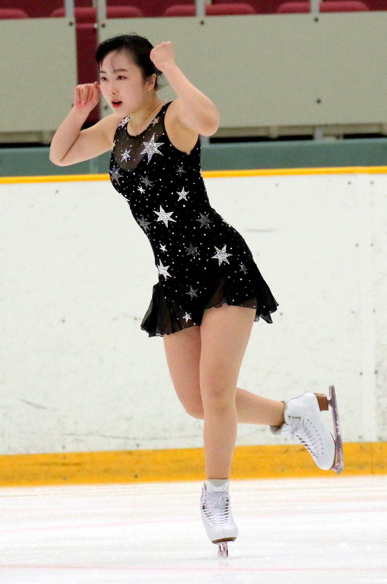 全国高校スケート選手権フィギュア競技　女子予選B（SP）で演技する青森山田1年の本田望結（撮影・木下淳）