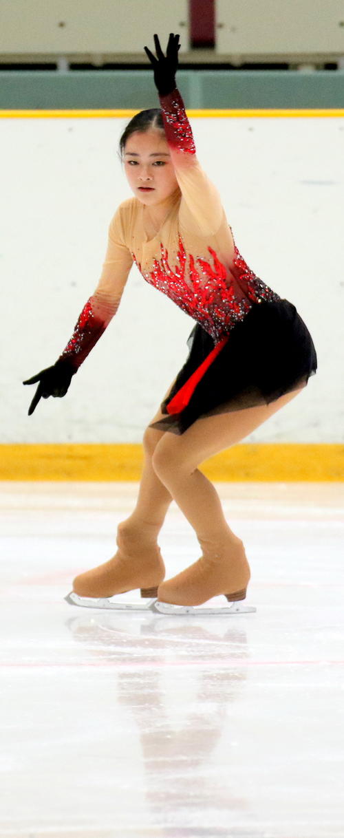 全国高校スケート選手権フィギュア競技　女子予選C（SP）で演技する青森山田の渡辺倫果（撮影・木下淳）