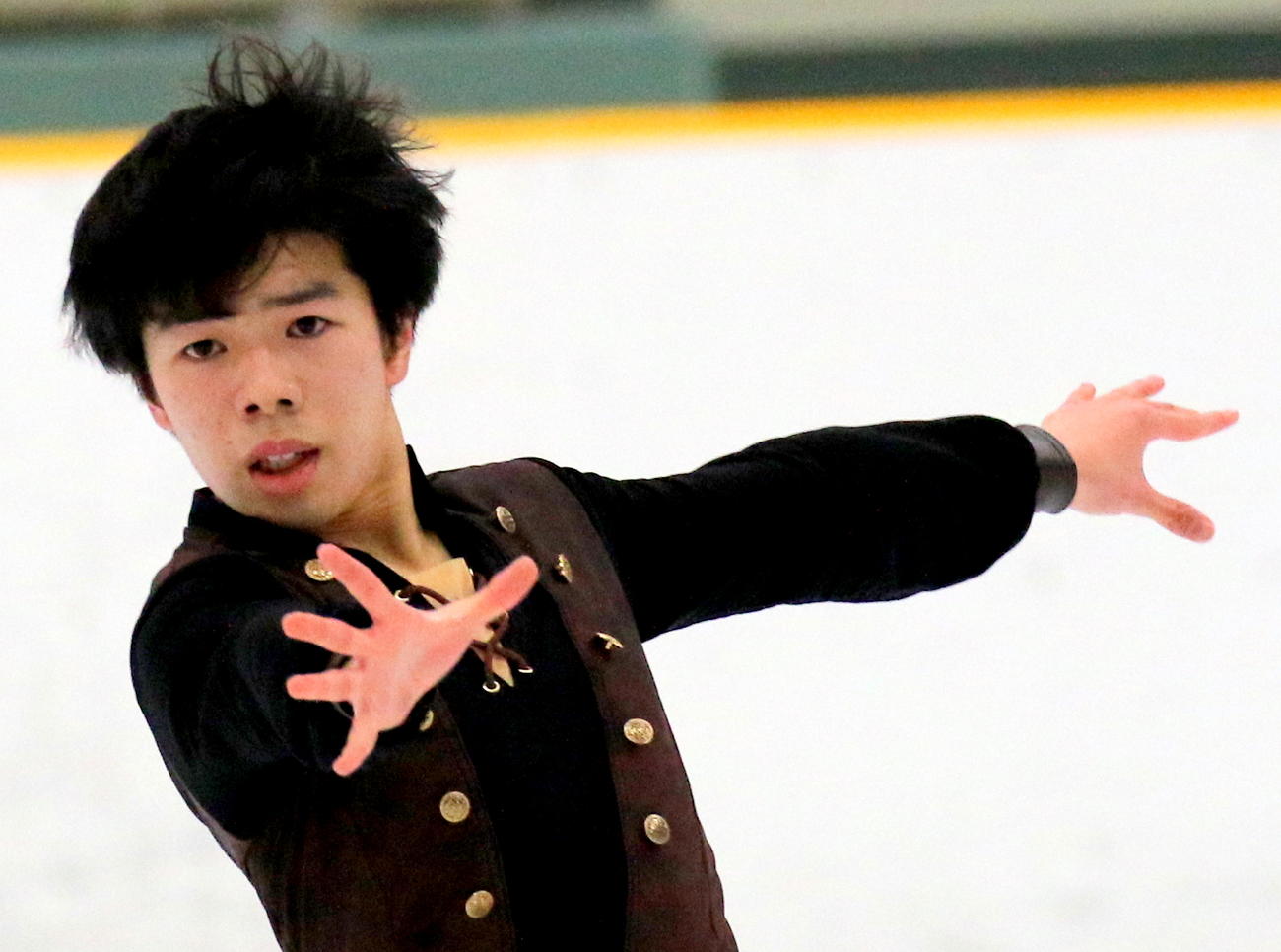 全国高校スケート選手権フィギュア競技　男子予選（SP）で演技する埼玉栄の佐藤駿（撮影・木下淳）
