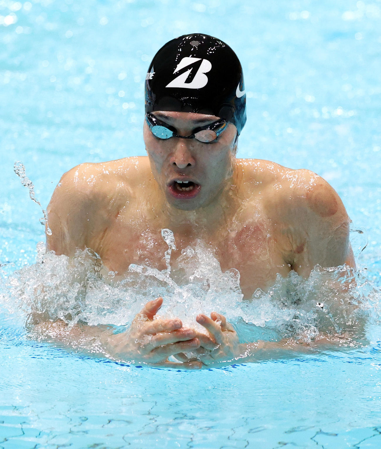 男子400メートル個人メドレー予選で力泳する萩野の平泳ぎ（代表撮影）