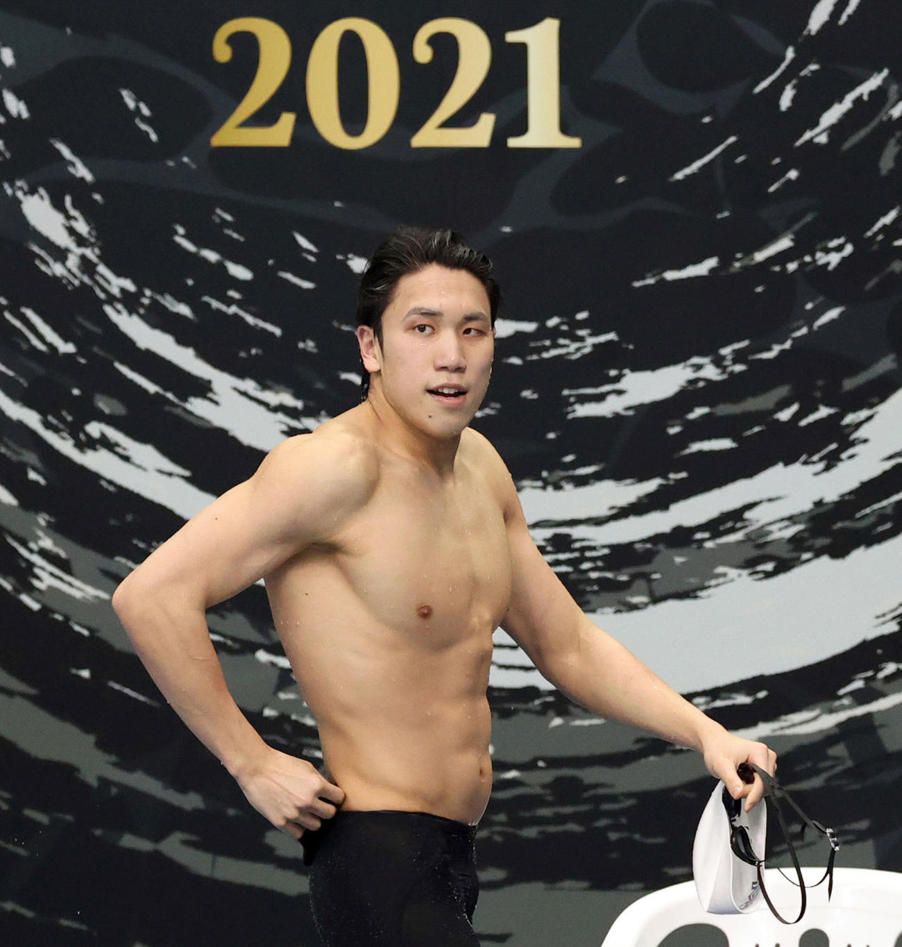 男子100メートル自由形を制し、引き揚げる松元（代表撮影）