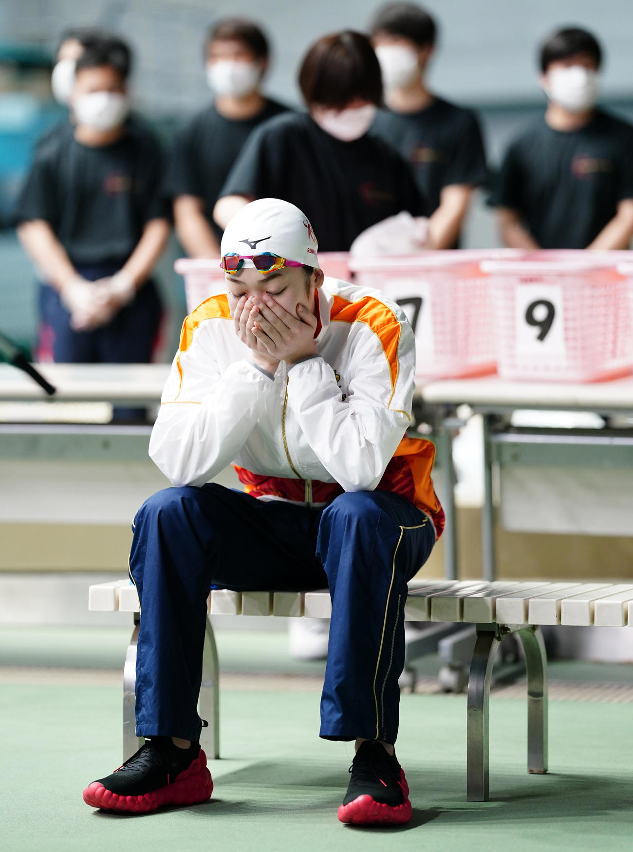 女子100メートル自由形決勝、レースを前に気持ちを高める池江（代表撮影）