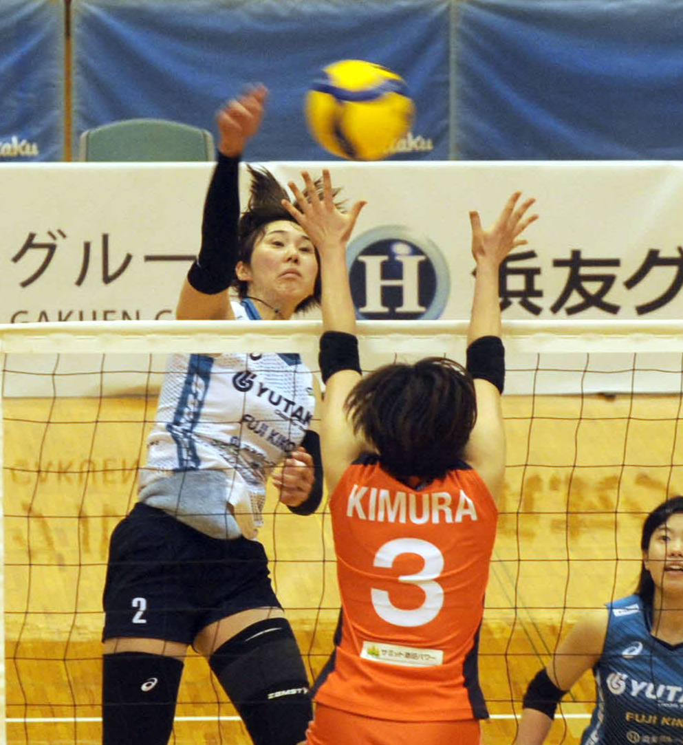 スパイクを放つブレス浜松の中野
