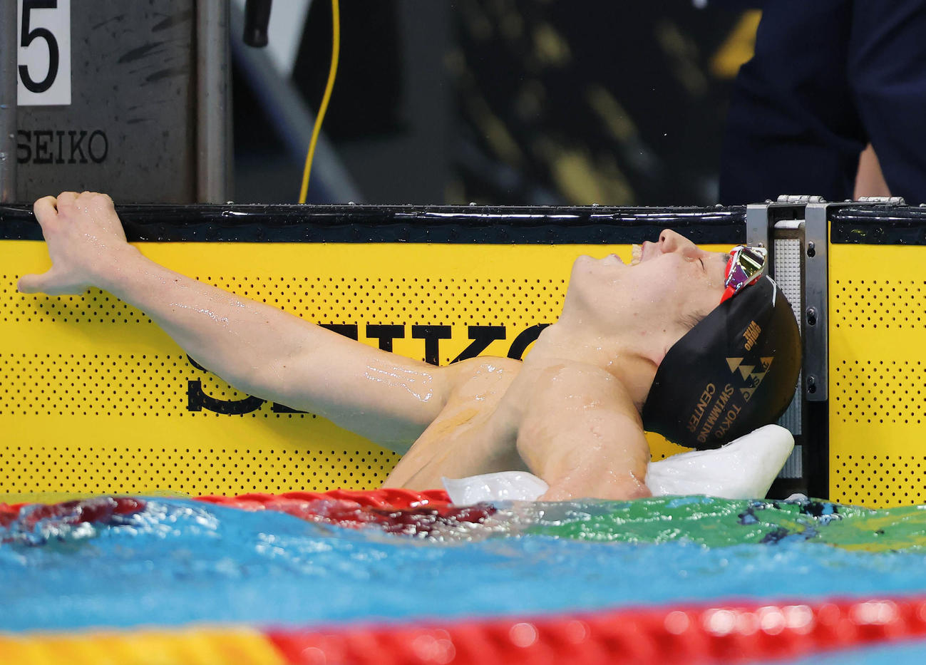 男子200 メートル 平泳ぎを2分6秒78で制した佐藤翔馬。日本新を更新できず悔しがる（共同）