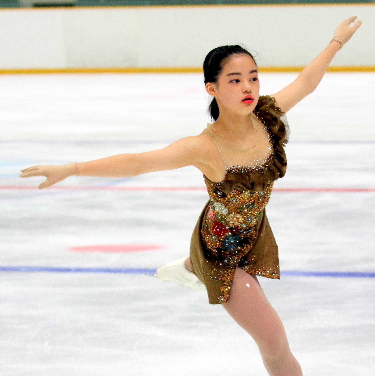 全国高校スケート選手権フィギュア競技　女子決勝（フリー）を終えて総合3位となった中京大中京1年の横井きな結。SP首位のリードで表彰台を守った（撮影・木下淳）