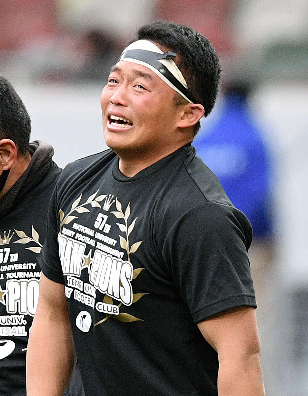 初優勝を果たしうれし涙を流す天理大フランカー松岡主将（2021年1月11日撮影）