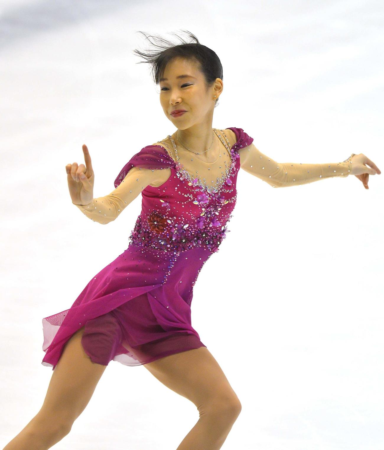 「愛知国体フィギュア成年女子SP」で演技をする、三原舞依（代表撮影）