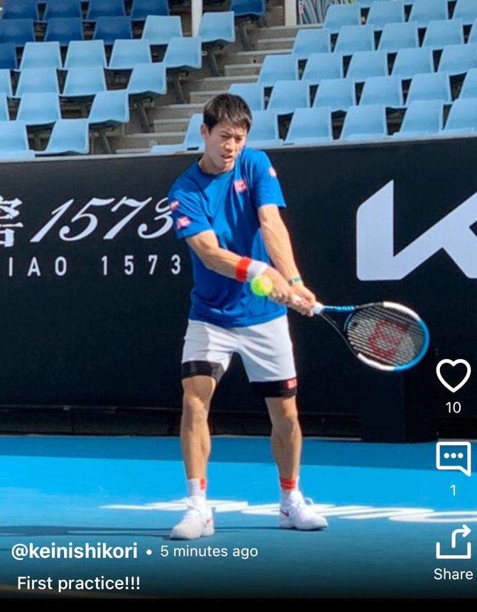 屋外コートで初練習する錦織圭（本人公式アプリから＝共同）