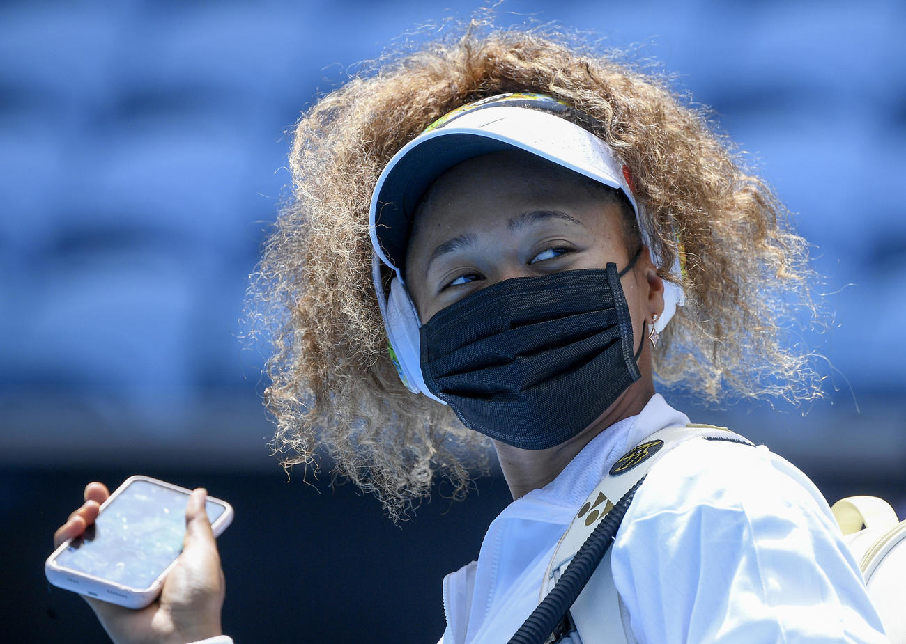 ギプスランド・トロフィー2回戦　マスク姿で入場した大坂なおみ（AP）