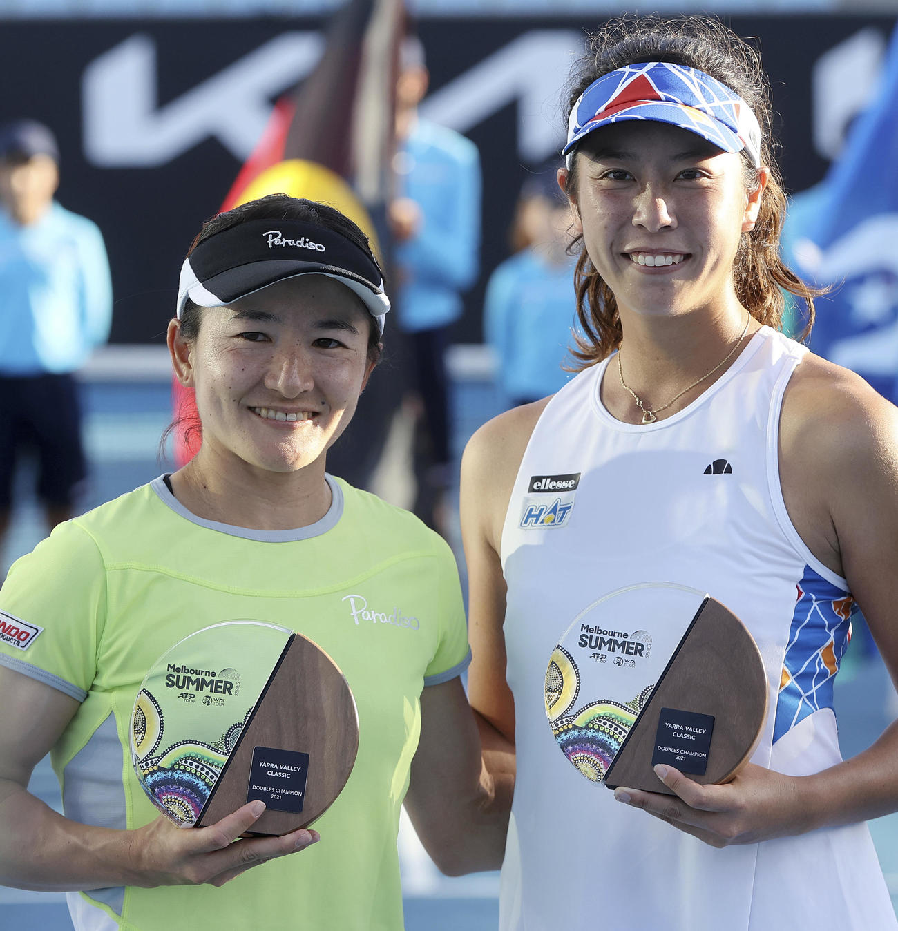 ヤラバレー・クラシックを優勝した青山修子（左）、柴原瑛菜ペア（AP）