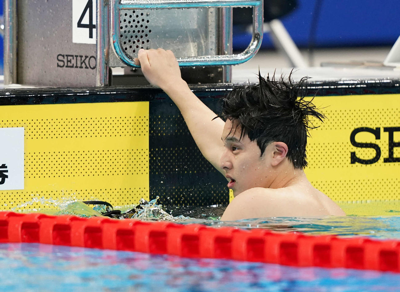 男子200メートル個人メドレーで8位に終わり、悔しげな表情の瀬戸（撮影・鈴木みどり）