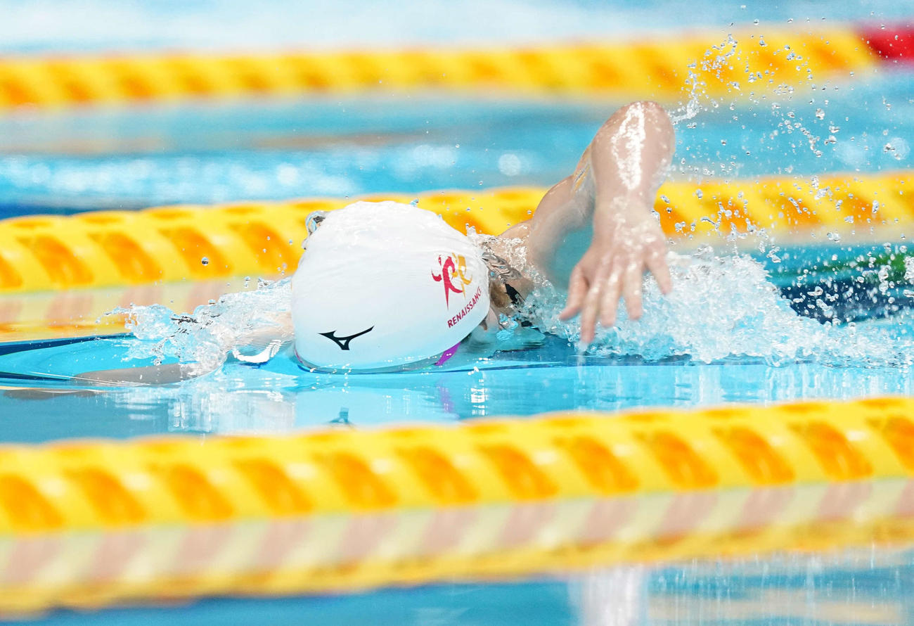 女子50メートル自由形決勝で力泳する池江（撮影・鈴木みどり）
