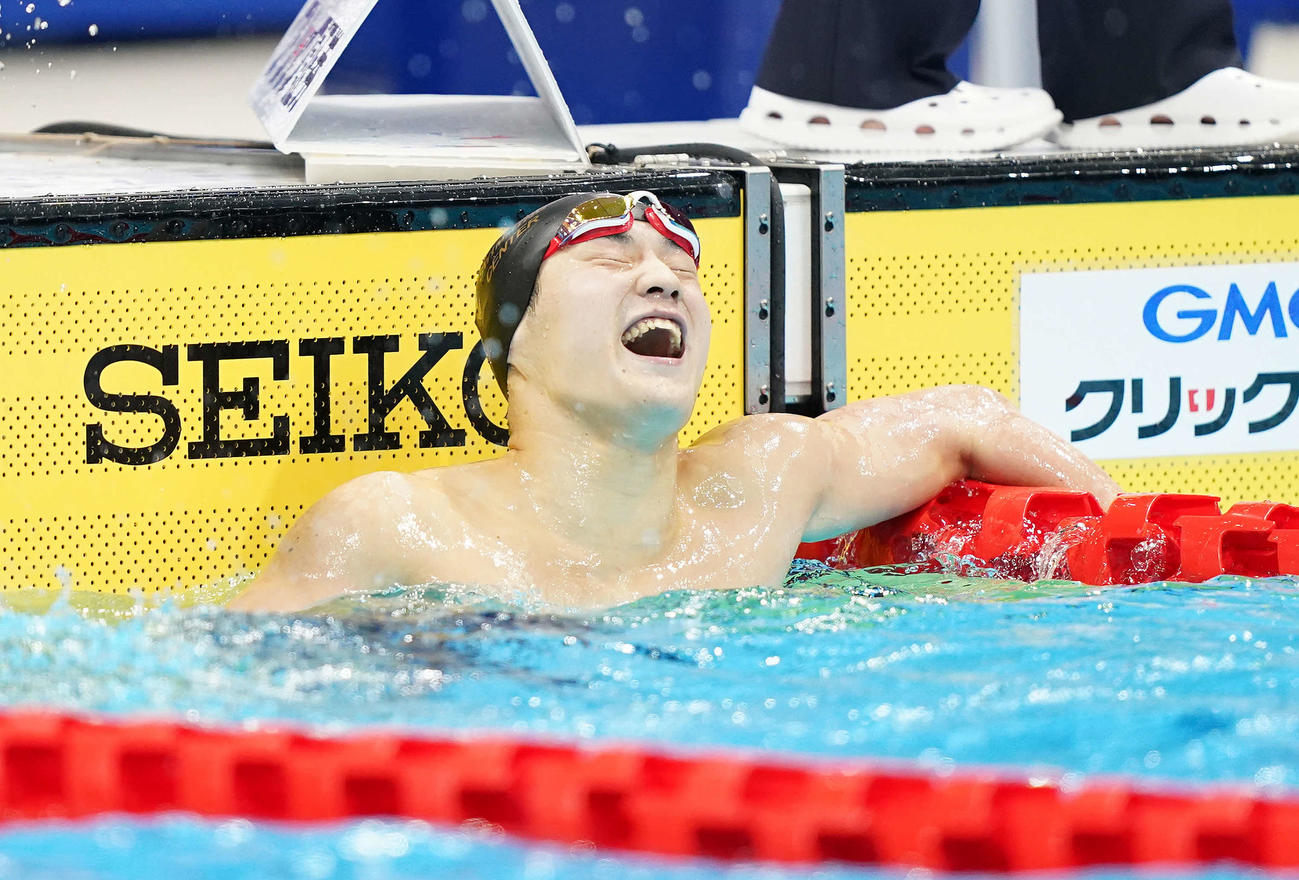 男子200メートル平泳ぎで優勝するも日本記録にわずかに及ばず悔しがる佐藤（撮影・鈴木みどり）