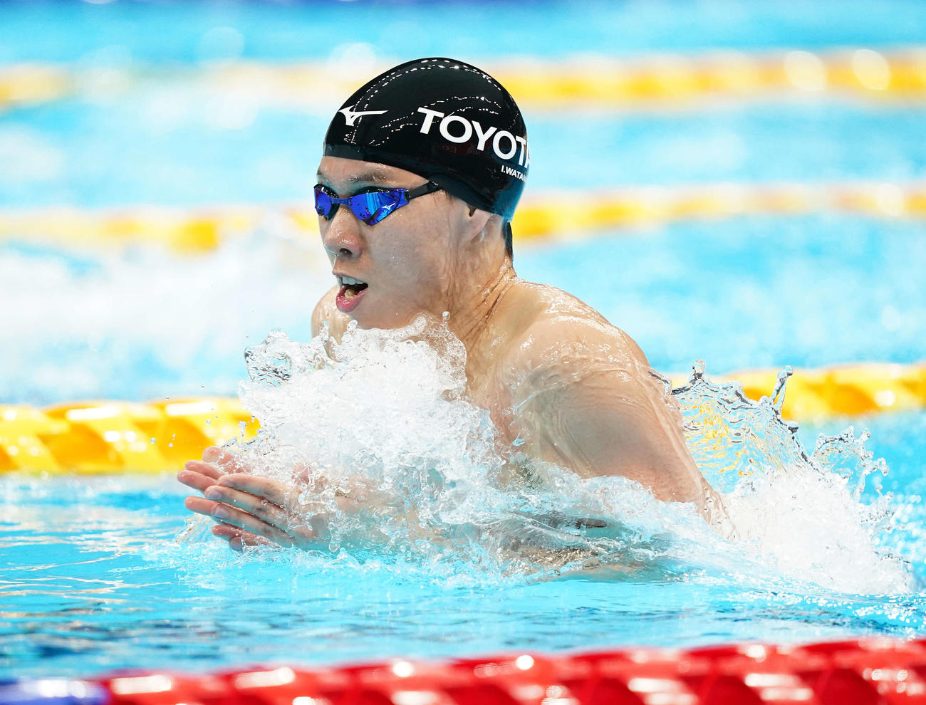 男子200メートル平泳ぎ決勝で力泳する渡辺（撮影・鈴木みどり）