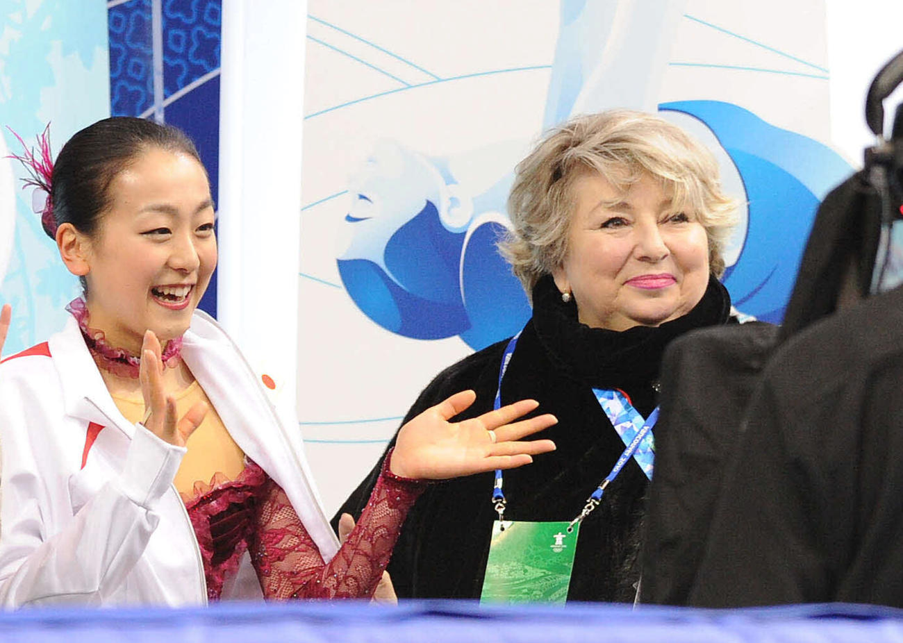 バンクーバー五輪で浅田真央（左）と