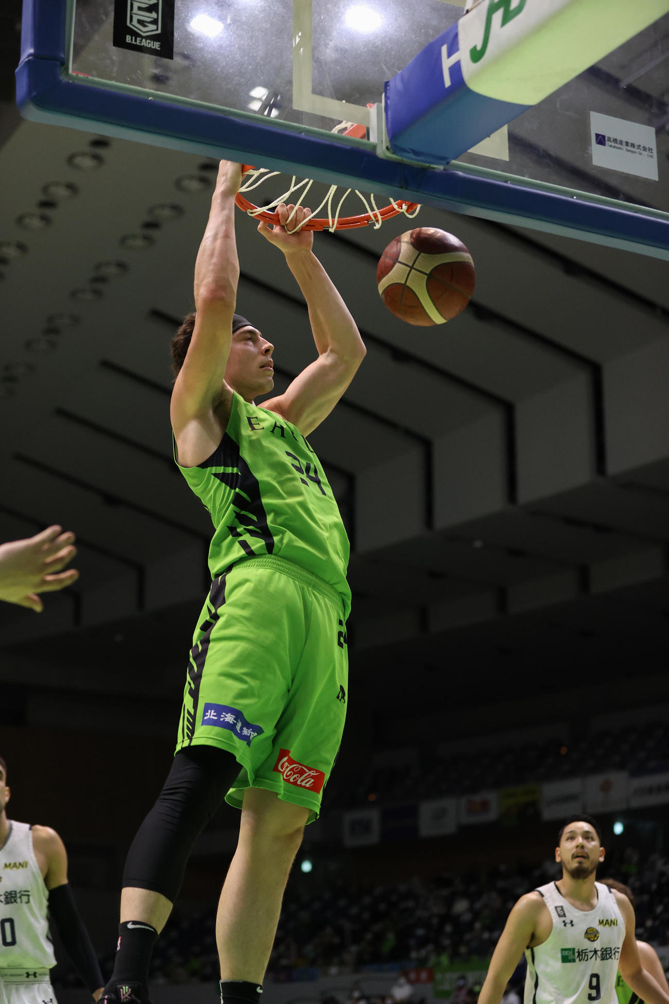 北海道－宇都宮　第2Q、ダンクシュートを決める北海道メイヨ（C）B.LEAGUE