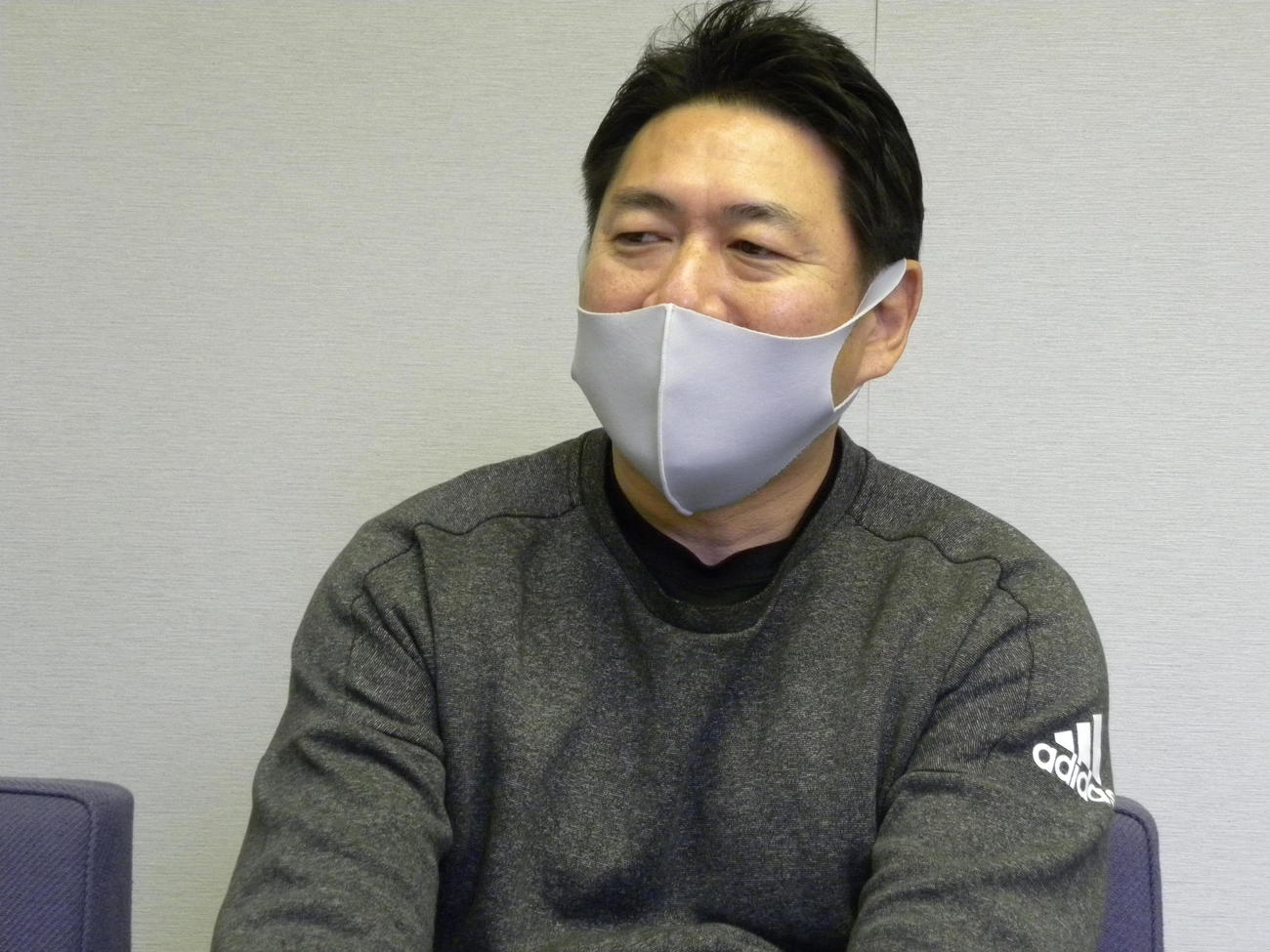 新シーズンに向けての思いを語る同大の伊藤紀晶ヘッドコーチ（撮影・松本航）