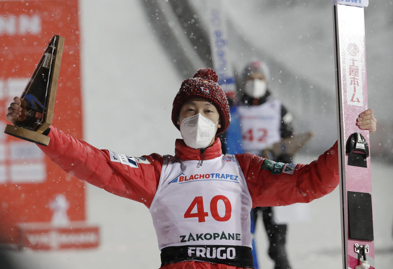 今季初優勝を果たした小林陵侑（AP）