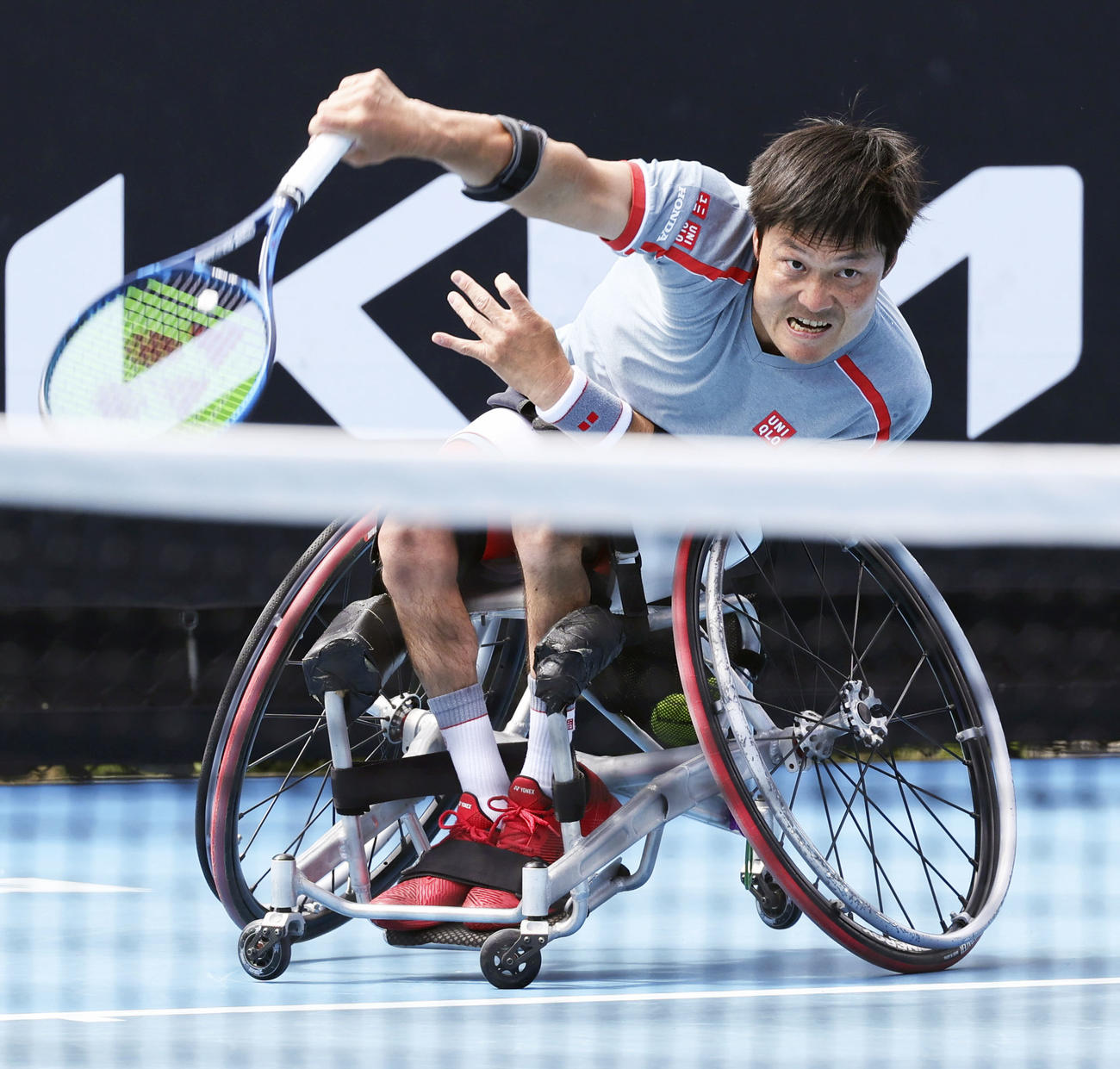 車いすの部男子シングルス1回戦でストレート勝ちし、4強入りを決めた国枝（共同）