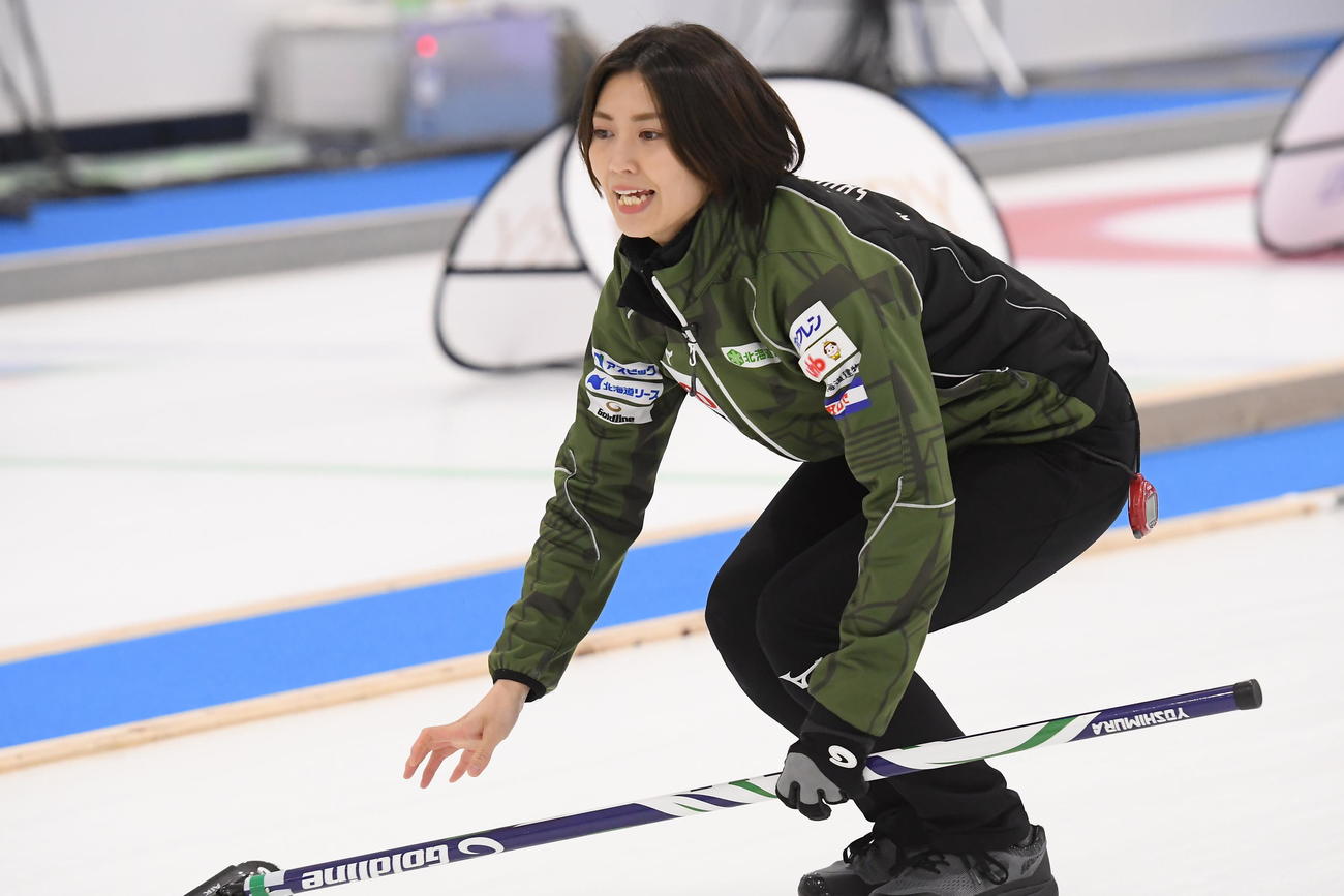 指示を出す北海道銀行スキップの吉村紗也香（C）JCA IDE