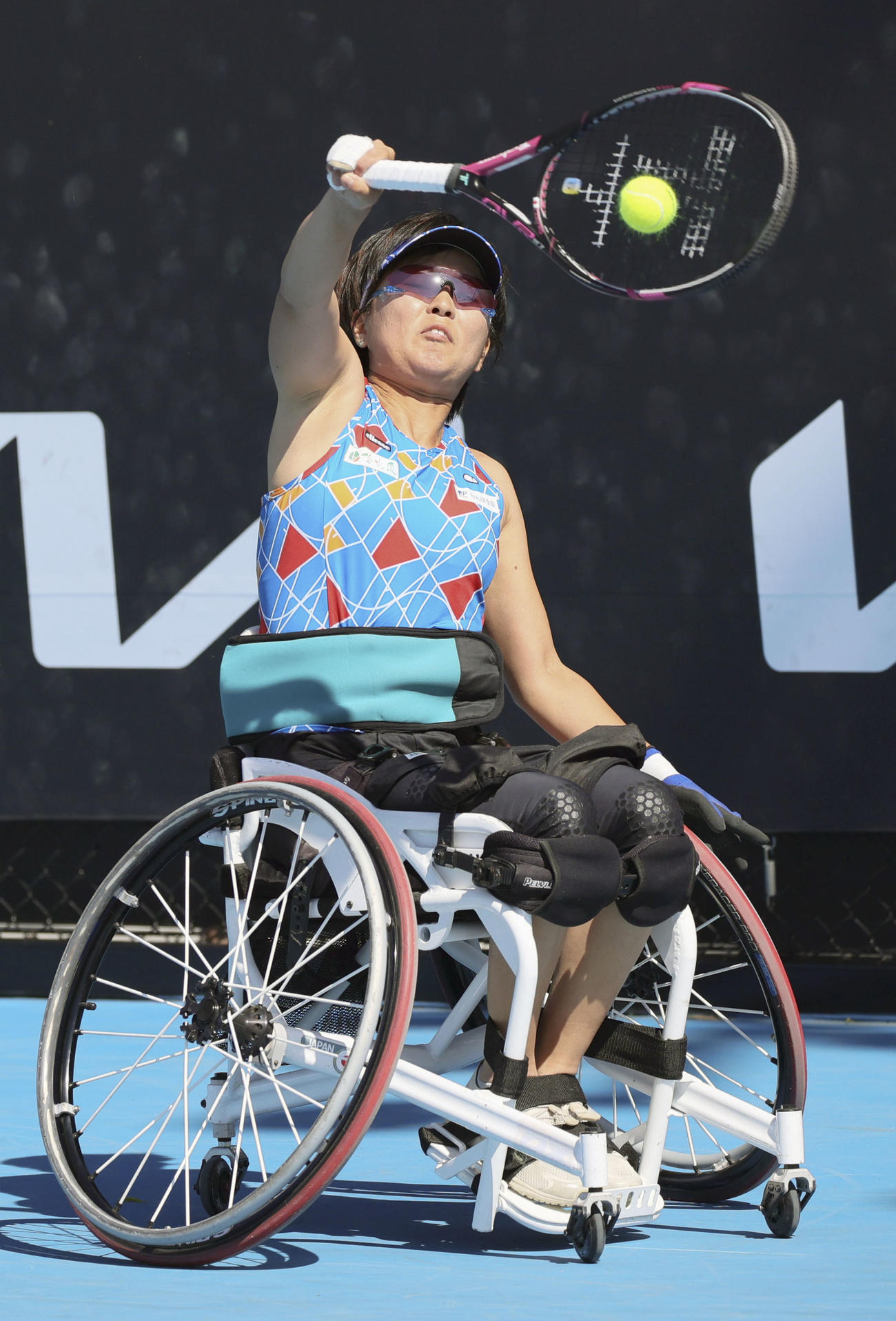車いすの部女子シングルス1回戦でストレート勝ちし、4強入りを決めた大谷桃子（共同）