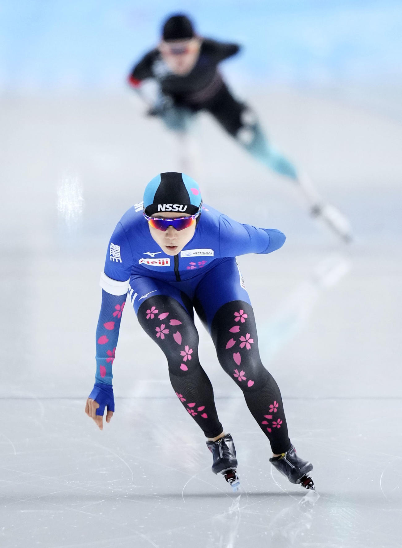 女子3000メートルで滑走する高木美帆（共同）