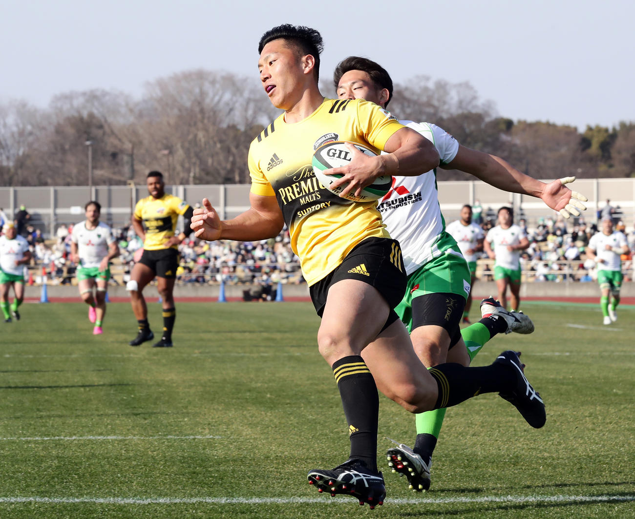 後半、トライを決めるサントリーWTB中野（撮影・浅見桂子）