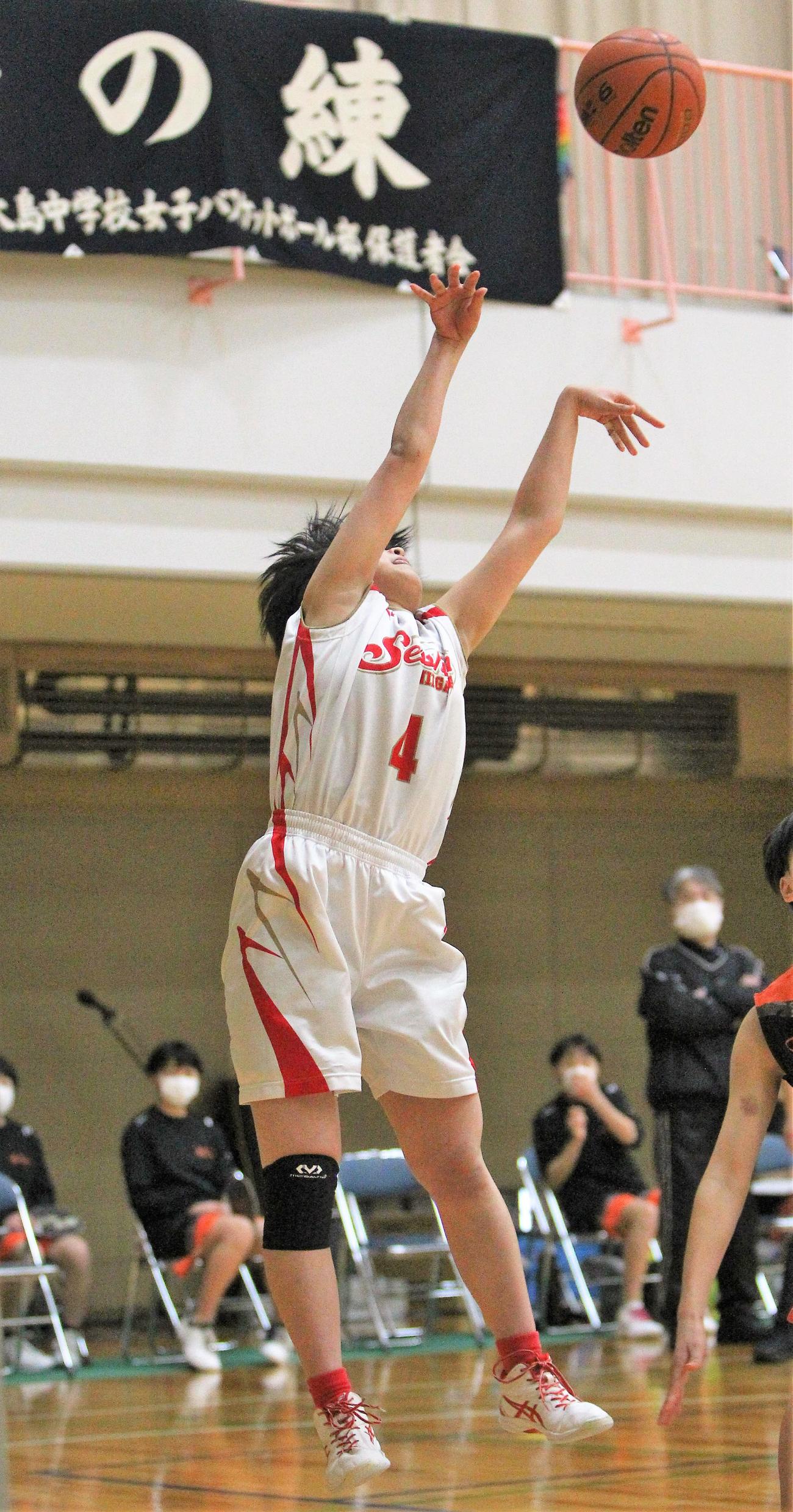 シュートを決める新潟清心女子SF石田（撮影　飯嶋聡美）