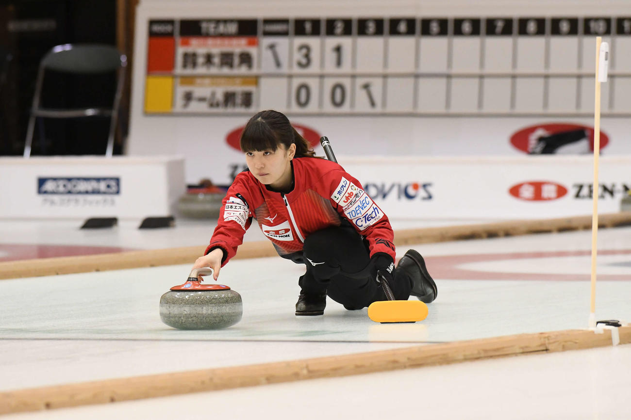 準々決勝でショットを放つ松村(C)JCA IDE