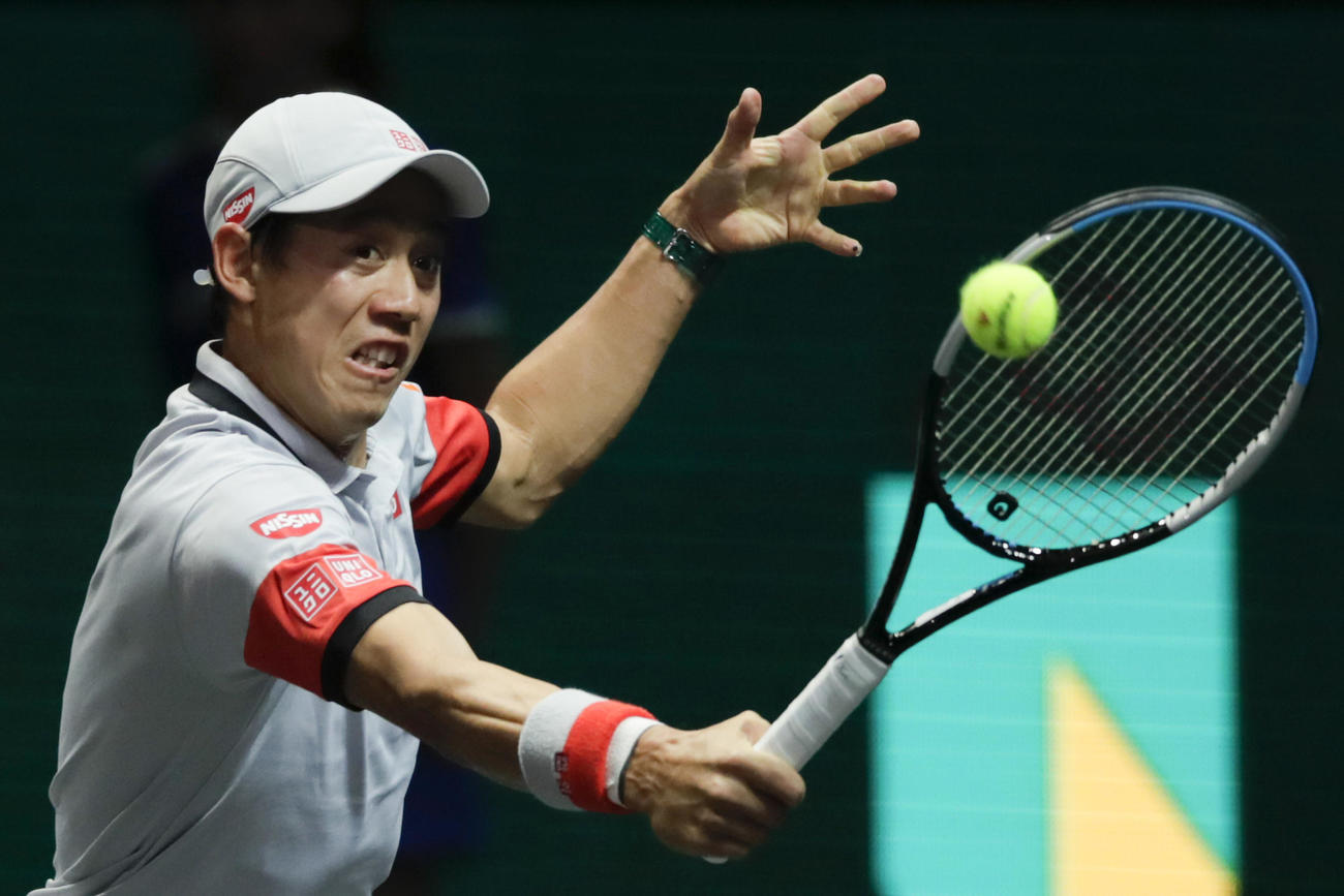 リターンする錦織圭（AP）