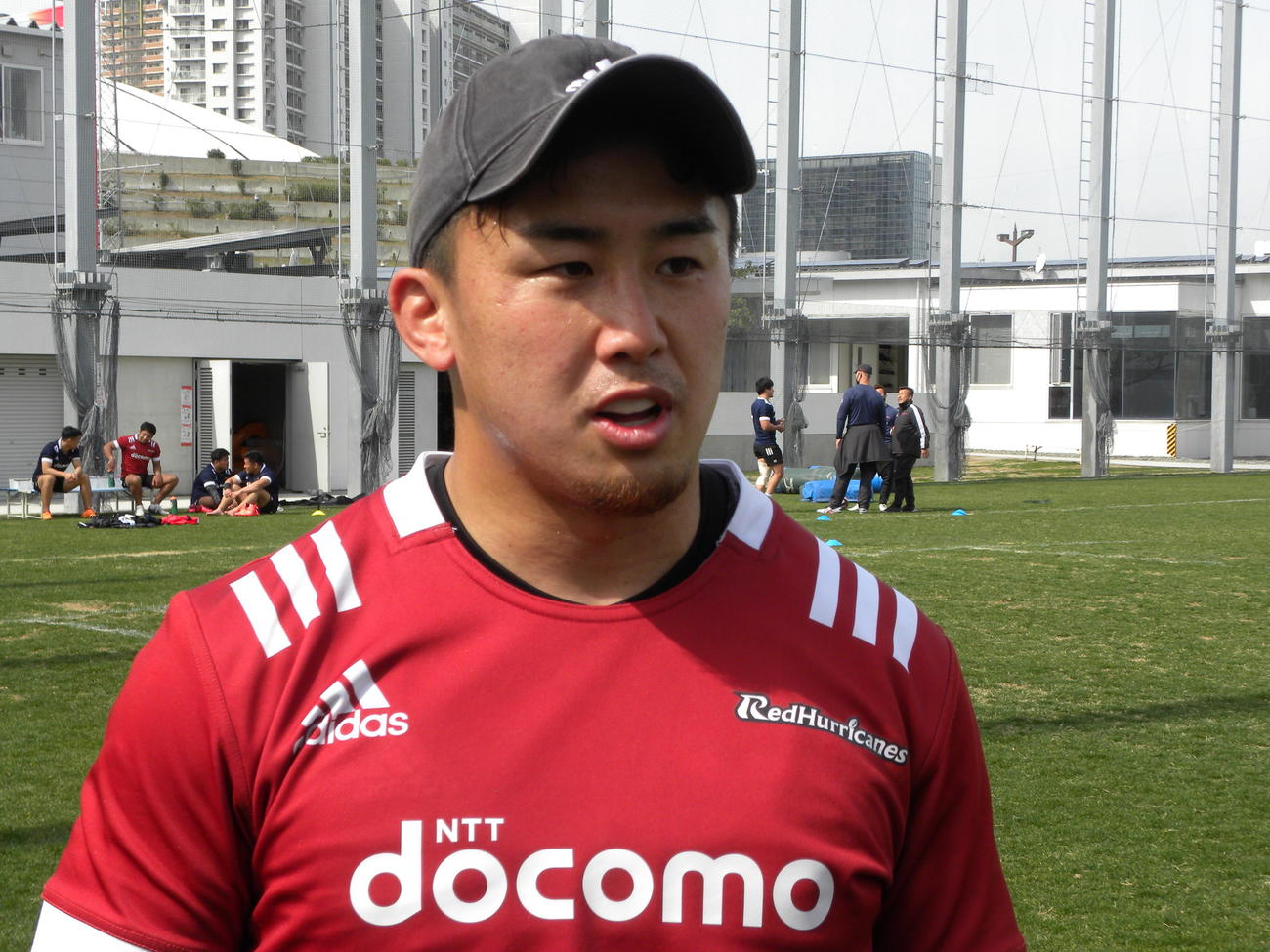 リコー戦に向けての練習後に思いを語るNTTドコモのフランカー佐藤大朗（撮影・松本航）