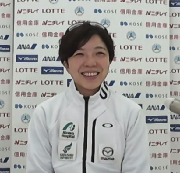 オンライン取材に応じる小平奈緒