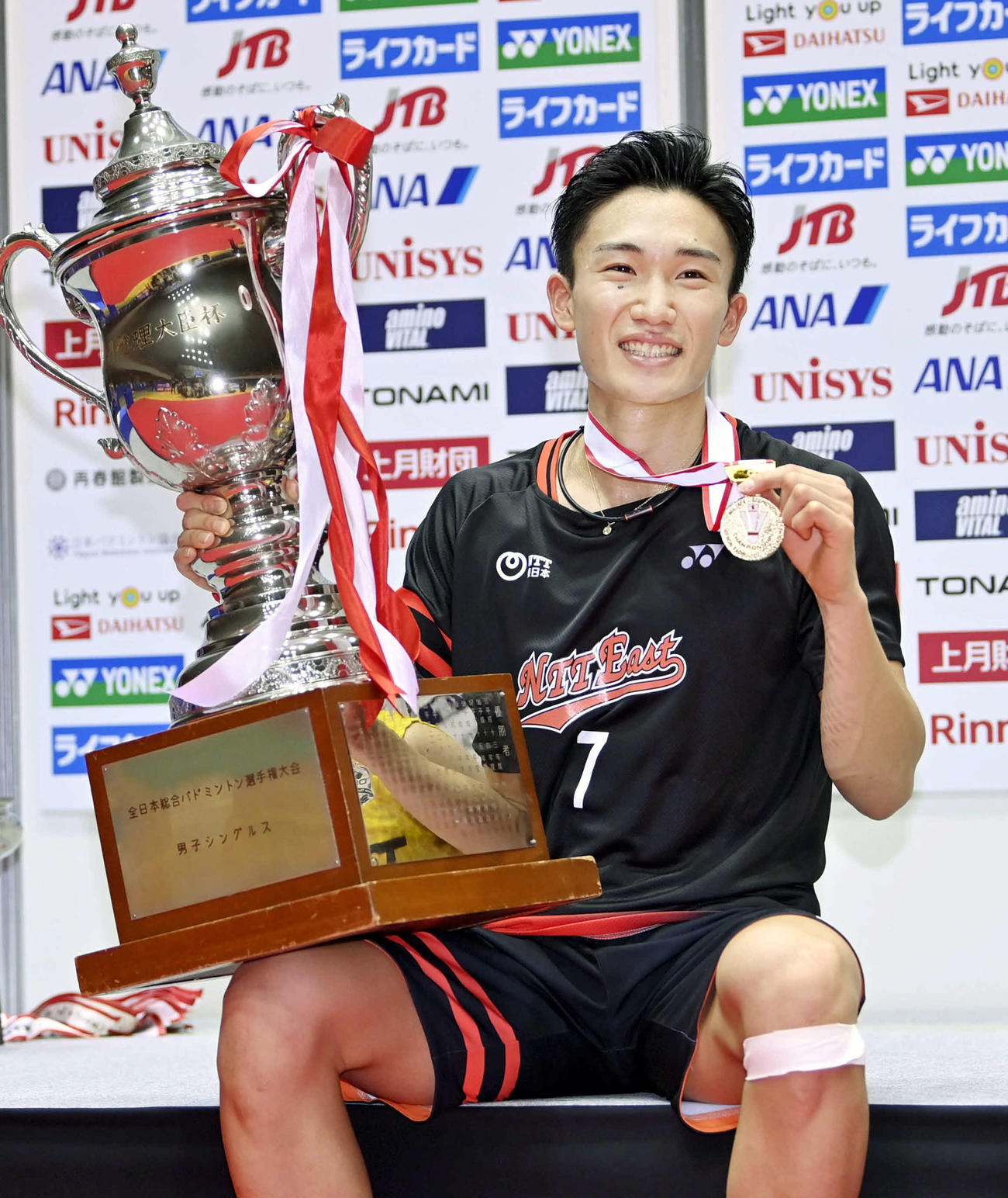 20年12月、バドミントン全日本総合・男子シングルスで優勝した桃田賢斗（2020年12月27日・代表撮影）