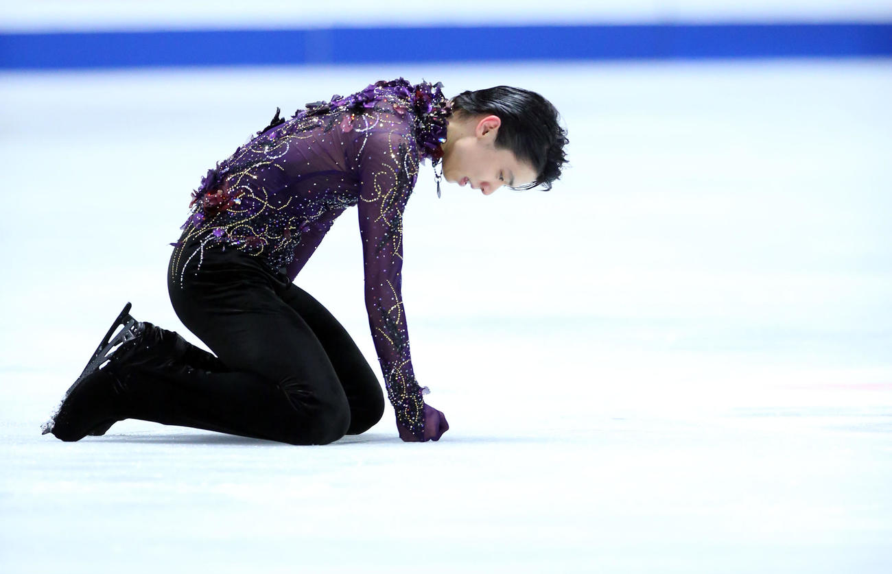 全日本選手権　男子フリーの演技を終え座り込む羽生結弦（2019年12月22日）