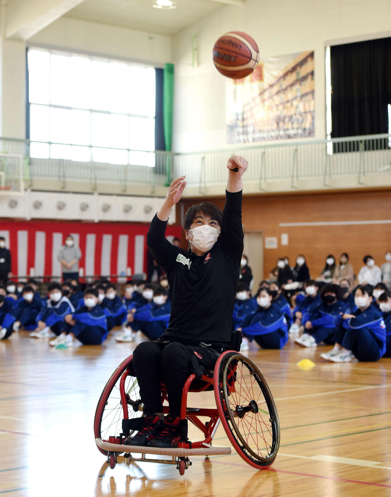 シュートを決める根木氏（撮影・相沢孔志）