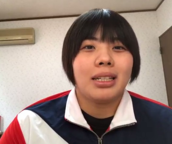 オンライン取材に応じる素根輝