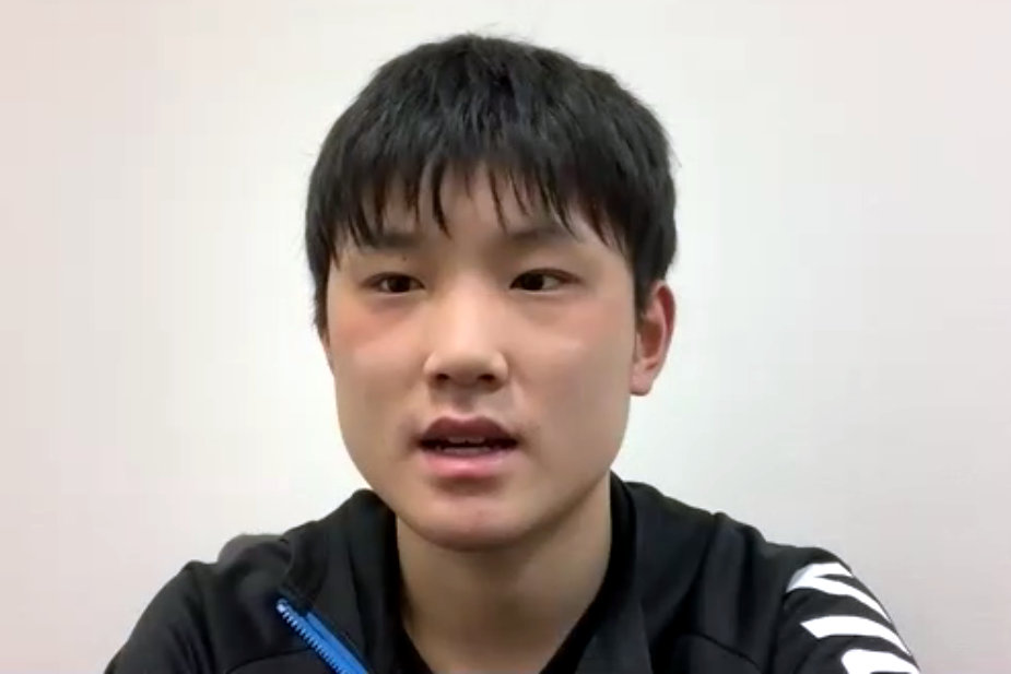 オンラインで会見する卓球の張本智和