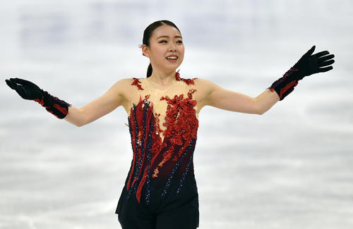 女子SPの演技に臨んだ紀平（AP）