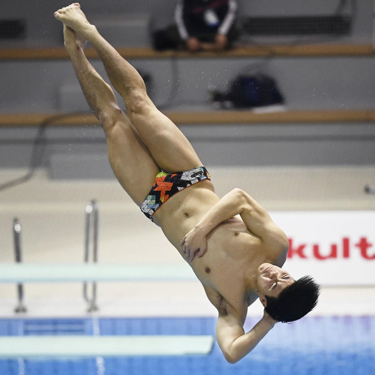 男子板飛び込み決勝で3位の須山の演技（代表撮影）