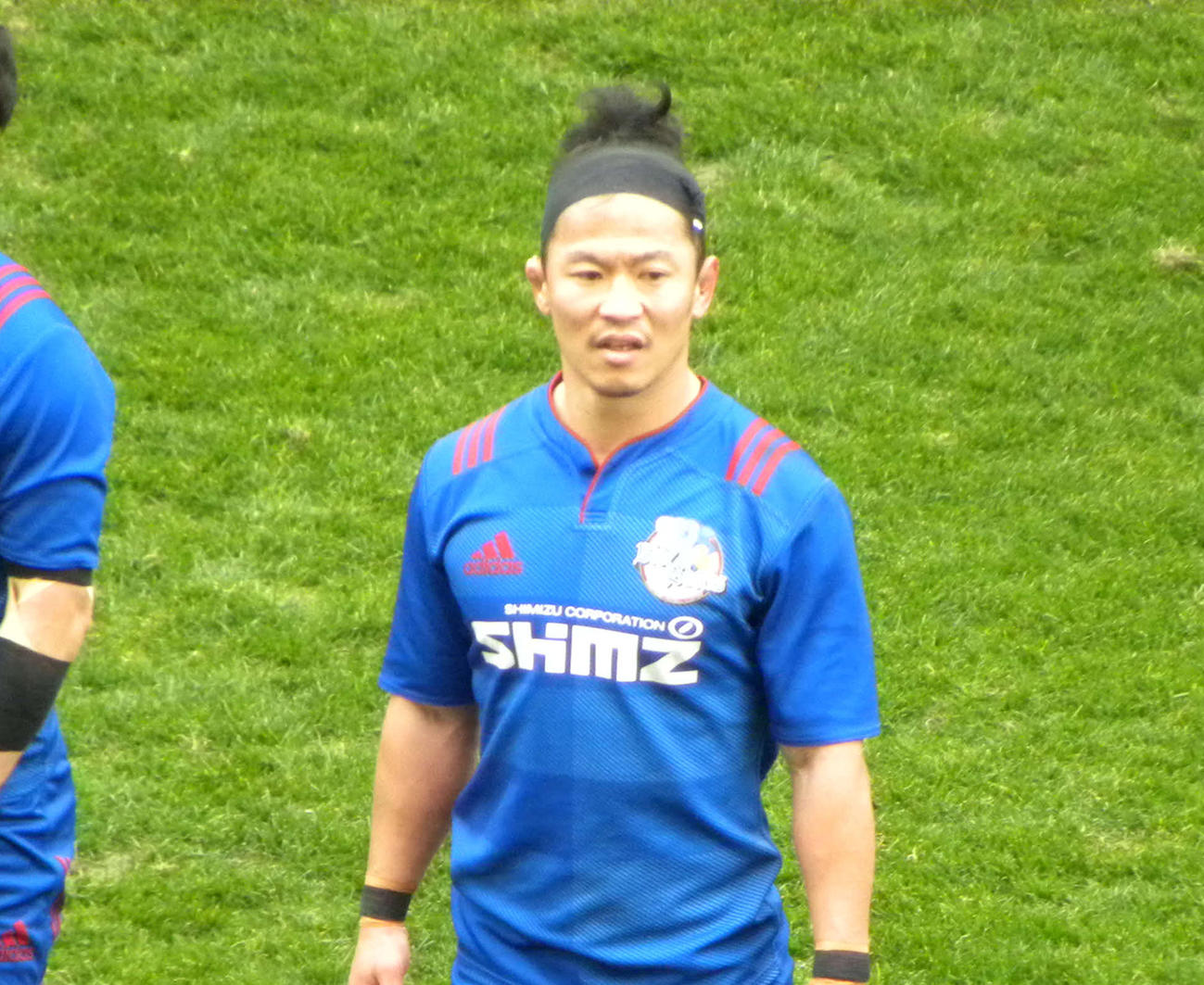 豊田自動織機戦後、客席にあいさつする清水建設CTB高忠伸（中央）（撮影・松本航）
