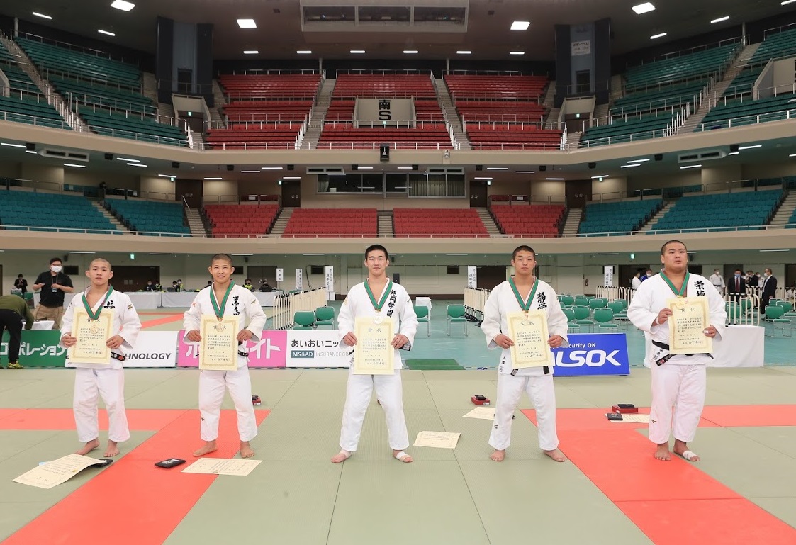 各階級の優勝選手たち（代表撮影）