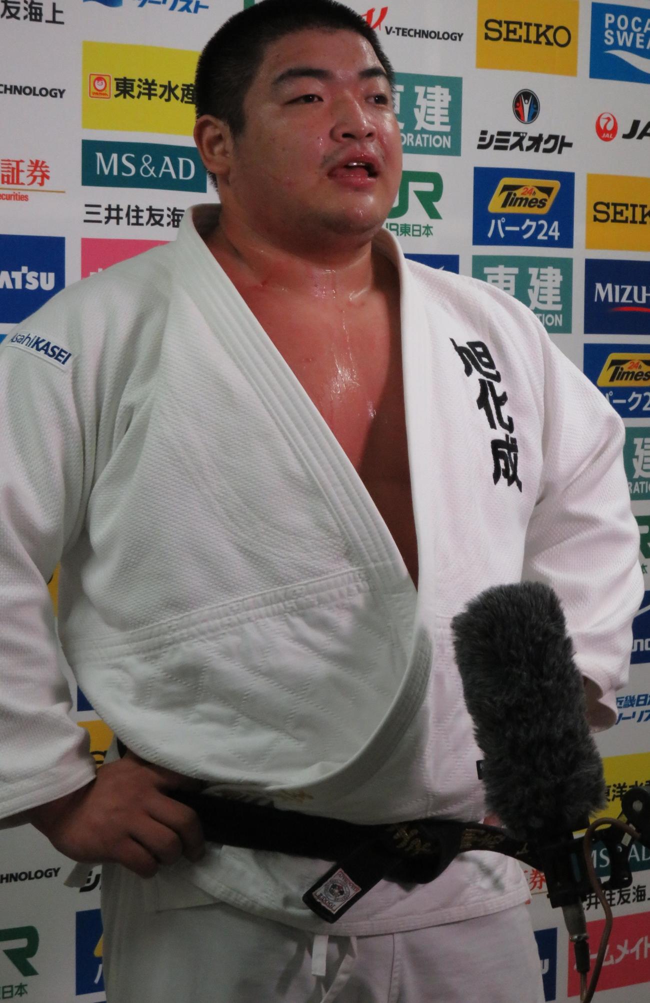 19年全日本選手権後、試合を振り返る王子谷剛志（撮影・峯岸佑樹）