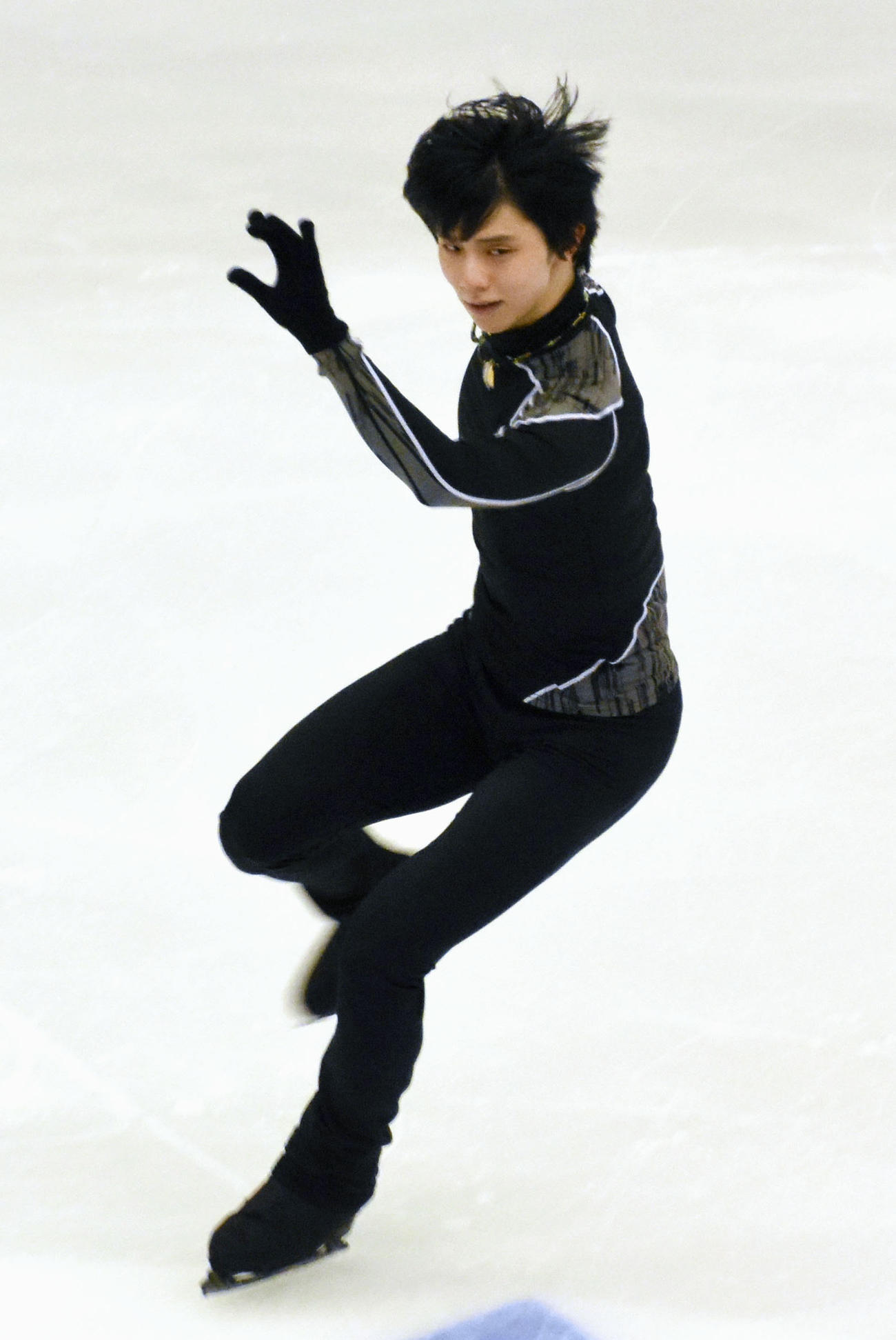 ストックホルム到着後の初練習に臨む羽生結弦（共同）