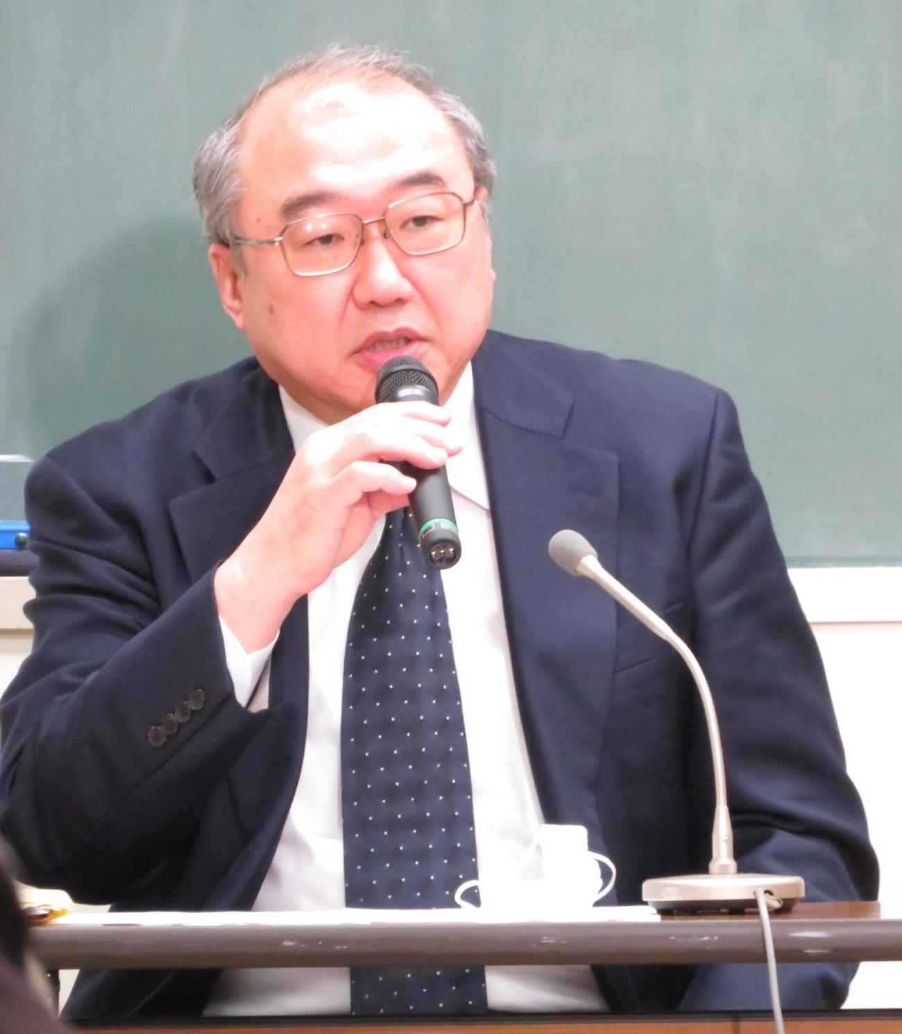 記者会見を行った全日本柔道連盟の中里壮也専務理事（撮影・峯岸佑樹）