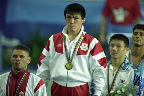 92年7月、バルセロナ五輪　柔道・男子71キロ級表彰式　金メダルを獲得した古賀稔彦さん
