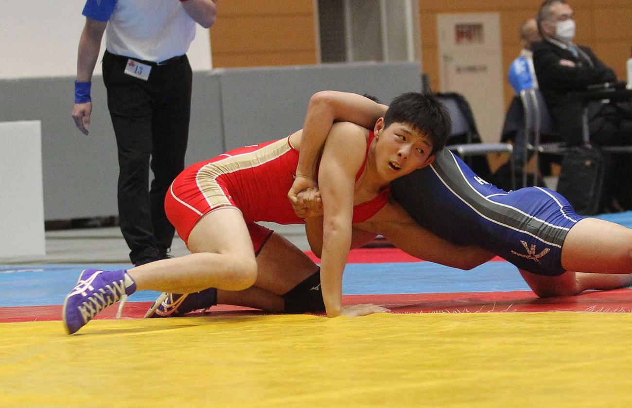 60キロ級準々決勝　奮闘する本名