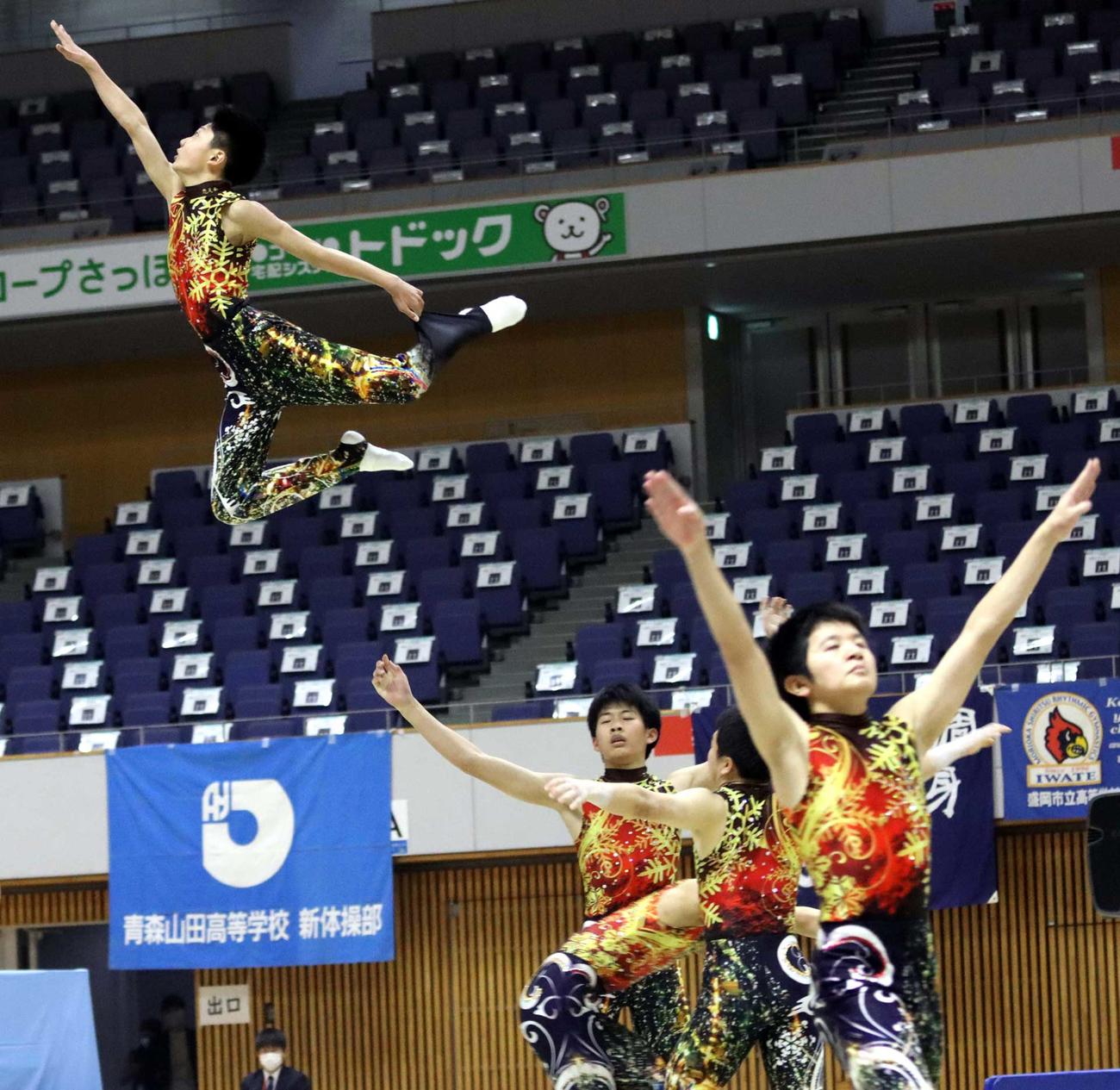 男子団体で5位入賞した恵庭南の演技（撮影・永野高輔）